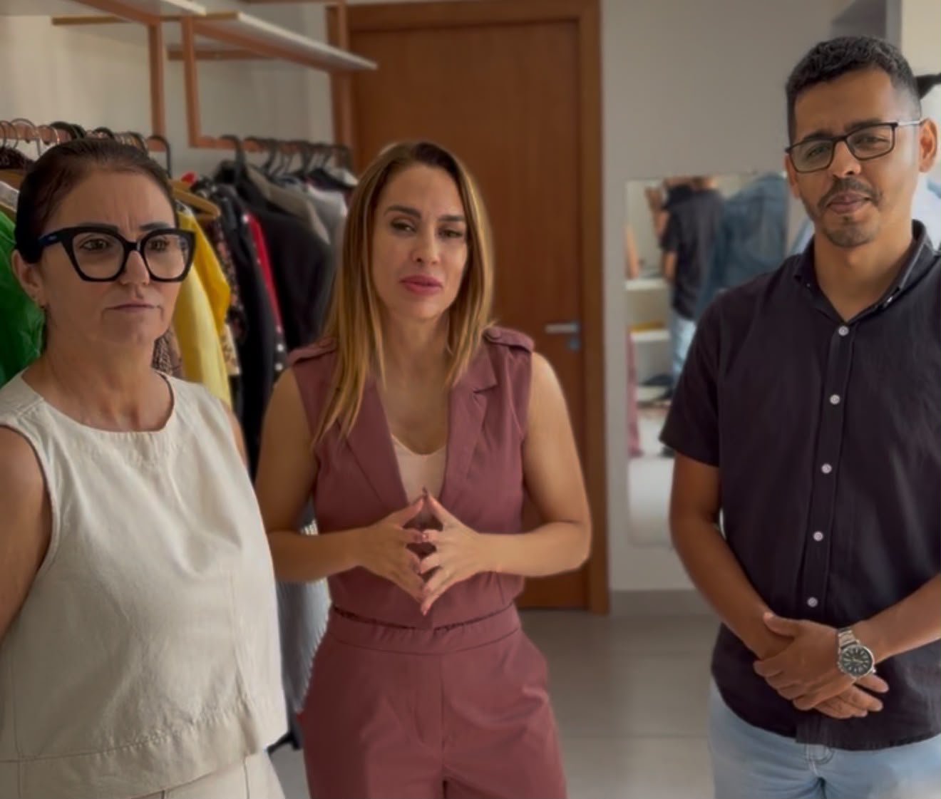Kalynka com a equipe da instituição
