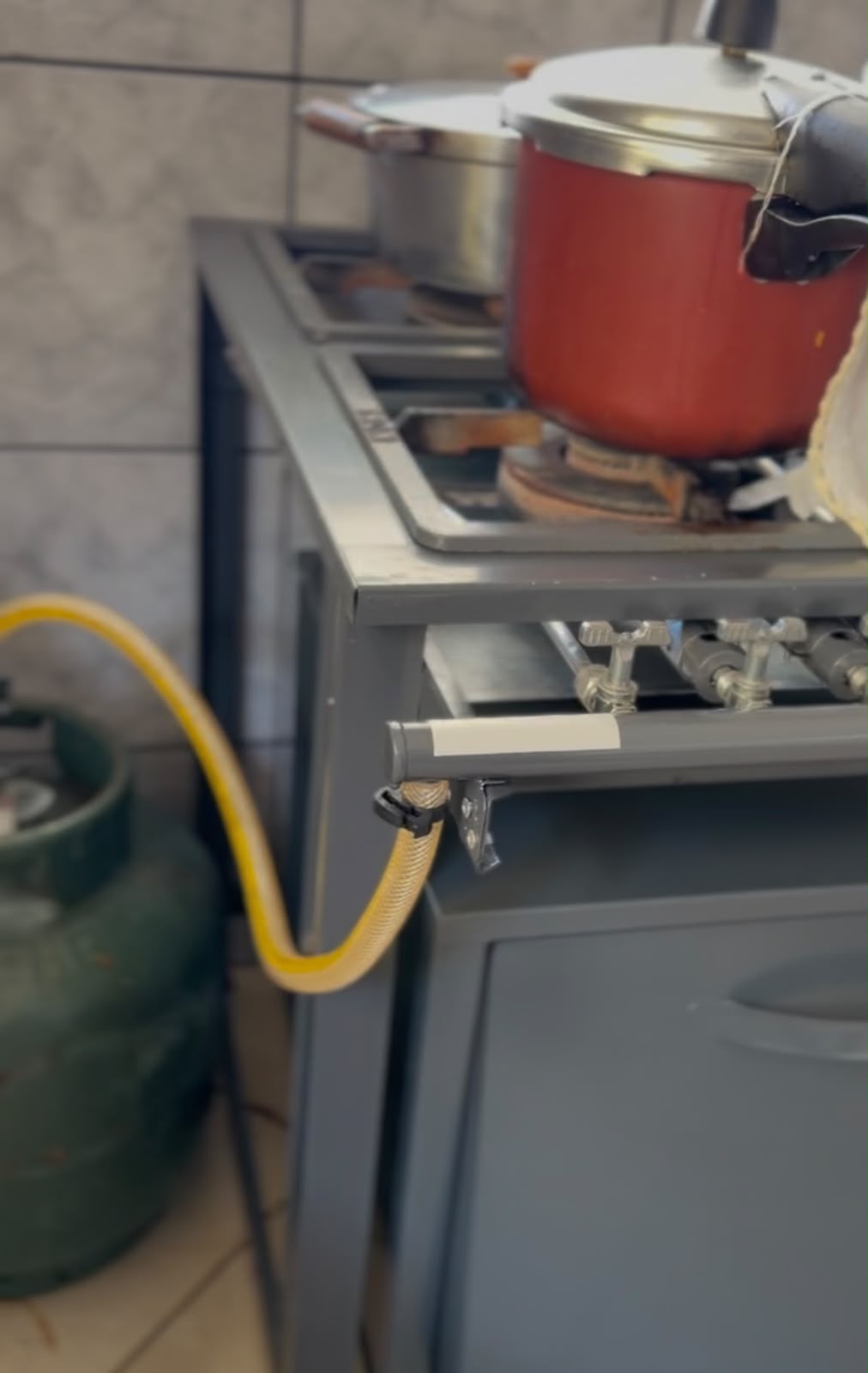 Equipamento da cozinha da casa de apoio
